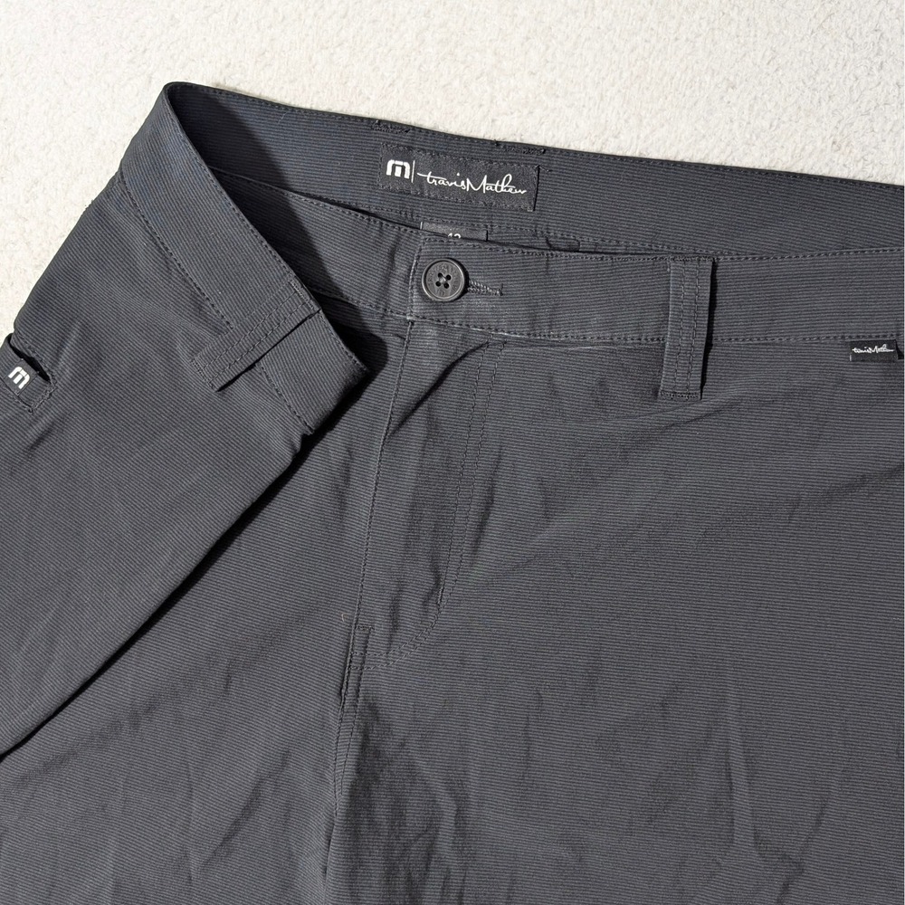 TravisMathew Shorts Mens 42/10 Grey/Black Stretch Performance Golf 78804-00